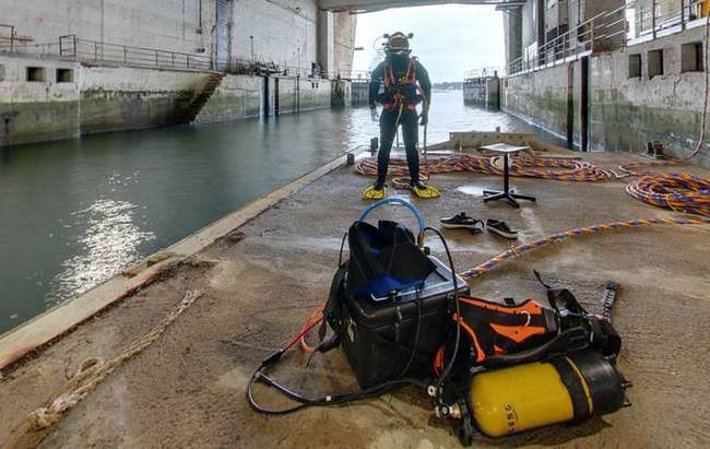 Scaphandrier, scaphandrière travaux publics